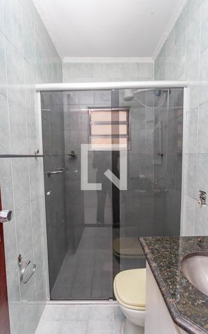 Casa à venda com 267m², 3 quartos e 2 vagas Casa à venda com 267m², 3 quartos e 2 vagasBanheiro social
