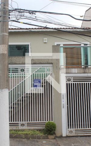 Casa para alugar com 140m², 4 quartos e 1 vagaFachada