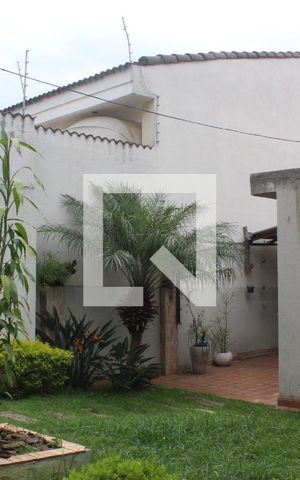 Casa para alugar com 140m², 4 quartos e 1 vagaQuintal