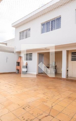 Casa à venda com 300m², 3 quartos e 2 vagas Casa à venda com 300m², 3 quartos e 2 vagasQuintal