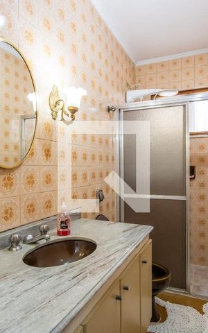 Casa à venda com 300m², 3 quartos e 2 vagas Casa à venda com 300m², 3 quartos e 2 vagasBanheiro 2