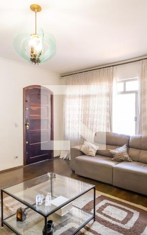 Casa à venda com 300m², 3 quartos e 2 vagas Casa à venda com 300m², 3 quartos e 2 vagasSala