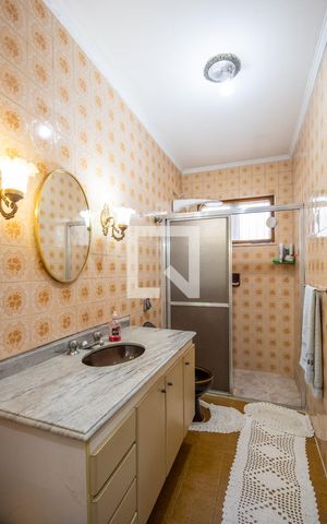 Casa à venda com 300m², 3 quartos e 2 vagas Casa à venda com 300m², 3 quartos e 2 vagasBanheiro 2
