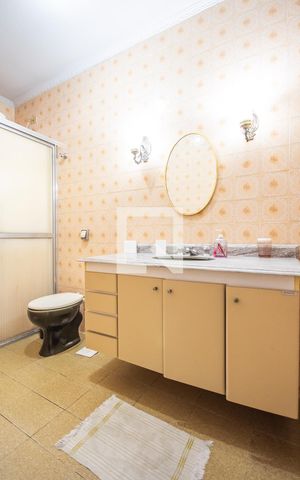 Casa à venda com 300m², 3 quartos e 2 vagas Casa à venda com 300m², 3 quartos e 2 vagasBanheiro da Suíte