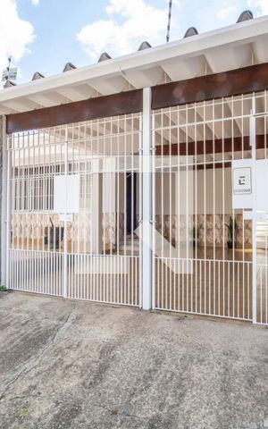 Casa à venda com 300m², 3 quartos e 2 vagas Casa à venda com 300m², 3 quartos e 2 vagasFachada