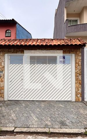 Casa à venda com 132m², 3 quartos e 4 vagasFachada + plaquinha