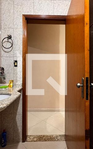 Casa à venda com 132m², 3 quartos e 4 vagasBanheiro