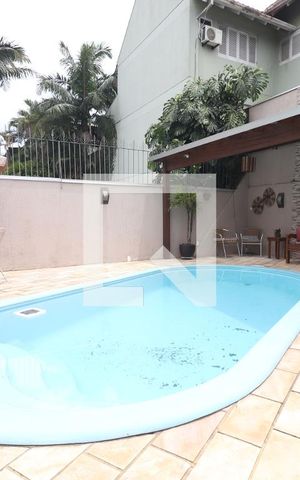 Casa à venda com 204m², 4 quartos e 2 vagasPiscina