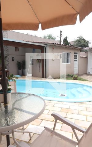 Casa à venda com 204m², 4 quartos e 2 vagasPiscina