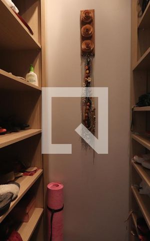 Casa à venda com 204m², 4 quartos e 2 vagasSuíte closet