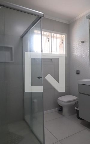 Casa à venda com 204m², 4 quartos e 2 vagasBanheiro 1