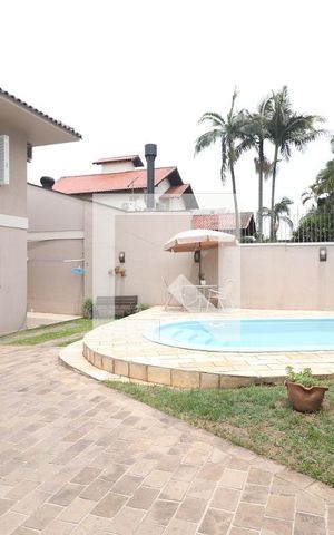 Casa à venda com 204m², 4 quartos e 2 vagasPiscina