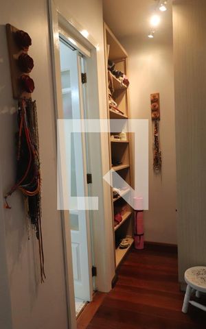 Casa à venda com 204m², 4 quartos e 2 vagasSuíte closet