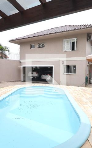 Casa à venda com 204m², 4 quartos e 2 vagasPiscina