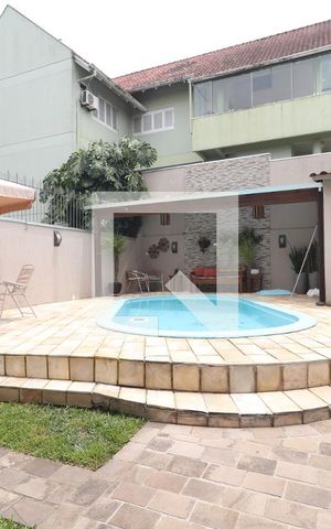 Casa à venda com 204m², 4 quartos e 2 vagasPiscina