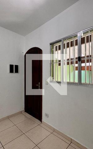 Casa à venda com 70m², 3 quartos e 4 vagas Casa à venda com 70m², 3 quartos e 4 vagasSala