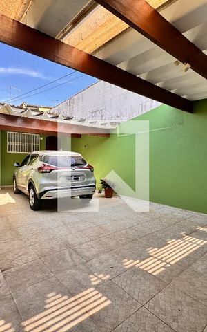 Casa à venda com 70m², 3 quartos e 4 vagas Casa à venda com 70m², 3 quartos e 4 vagasGaragem