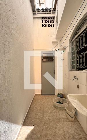 Casa à venda com 70m², 3 quartos e 4 vagas Casa à venda com 70m², 3 quartos e 4 vagasLavanderia