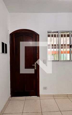 Casa à venda com 70m², 3 quartos e 4 vagas Casa à venda com 70m², 3 quartos e 4 vagasSala