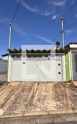 Casa à venda com 70m², 3 quartos e 4 vagas Casa à venda com 70m², 3 quartos e 4 vagasFachada + plaquinha