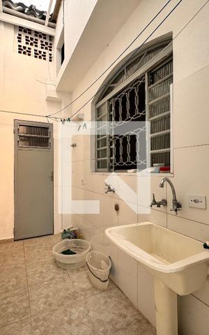 Casa à venda com 70m², 3 quartos e 4 vagas Casa à venda com 70m², 3 quartos e 4 vagasLavanderia