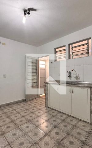 Casa à venda com 70m², 3 quartos e 4 vagas Casa à venda com 70m², 3 quartos e 4 vagasCozinha
