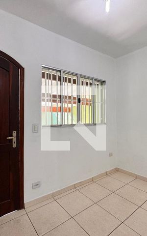 Casa à venda com 70m², 3 quartos e 4 vagas Casa à venda com 70m², 3 quartos e 4 vagasSala