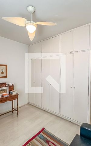 Apartamento à venda com 210m², 4 quartos e 3 vagas Apartamento à venda com 210m², 4 quartos e 3 vagasEscritório