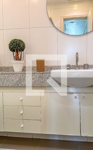 Apartamento à venda com 210m², 4 quartos e 3 vagas Apartamento à venda com 210m², 4 quartos e 3 vagasBanheiro