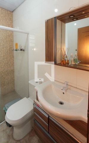 Casa à venda com 287m², 4 quartos e 2 vagas Casa à venda com 287m², 4 quartos e 2 vagasBanheiro 02