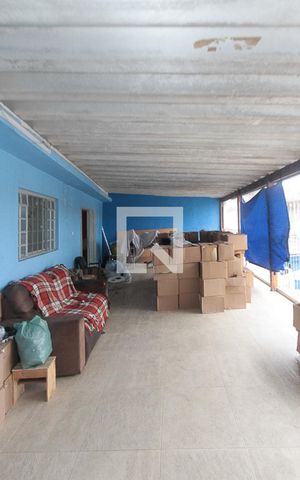 Casa à venda com 287m², 4 quartos e 2 vagas Casa à venda com 287m², 4 quartos e 2 vagasVaranda