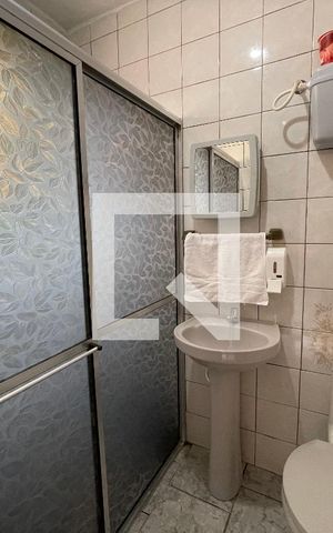 Casa à venda com 70m², 2 quartos e 1 vaga Casa à venda com 70m², 2 quartos e 1 vagaBanheiro