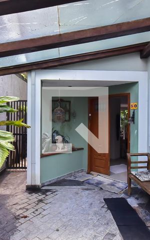 Casa de condomínio à venda com 289m², 4 quartos e 3 vagas Casa de condomínio à venda com 289m², 4 quartos e 3 vagasEntrada