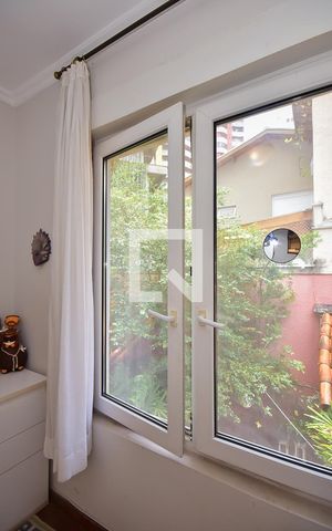 Casa de condomínio à venda com 289m², 4 quartos e 3 vagas Casa de condomínio à venda com 289m², 4 quartos e 3 vagasVista da Suíte