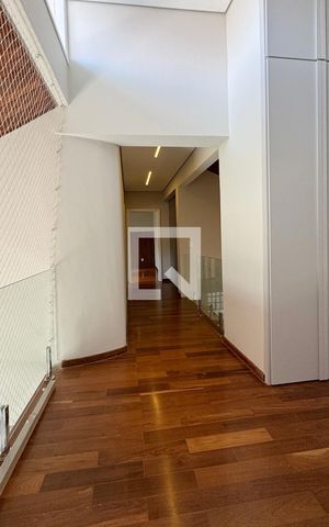 Casa de condomínio para alugar com 500m², 3 quartos e 4 vagasHall