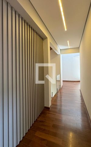 Casa de condomínio para alugar com 500m², 3 quartos e 4 vagasCorredor