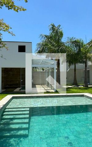 Casa de condomínio para alugar com 500m², 3 quartos e 4 vagasPiscina