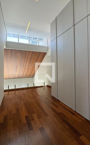 Casa de condomínio para alugar com 500m², 3 quartos e 4 vagasCorredor