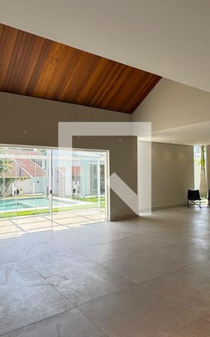 Casa de condomínio para alugar com 500m², 3 quartos e 4 vagasSala