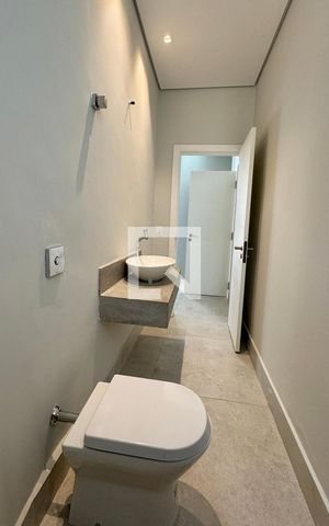Casa de condomínio para alugar com 500m², 3 quartos e 4 vagasLavabo