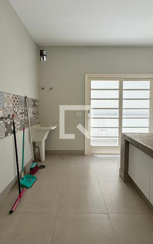 Casa de condomínio para alugar com 500m², 3 quartos e 4 vagasÁrea de Serviço