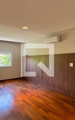 Casa de condomínio para alugar com 500m², 3 quartos e 4 vagasSuíte 1