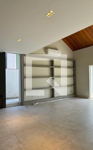 Casa de condomínio para alugar com 500m², 3 quartos e 4 vagasSala