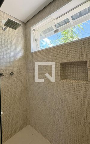 Casa de condomínio para alugar com 500m², 3 quartos e 4 vagasBanheiro Corredor