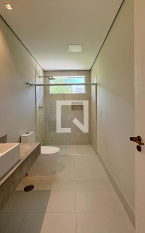 Casa de condomínio para alugar com 500m², 3 quartos e 4 vagasBanheiro Corredor