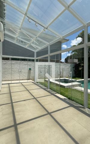 Casa de condomínio para alugar com 500m², 3 quartos e 4 vagasVaranda