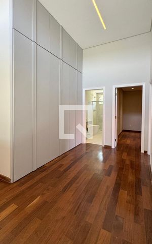 Casa de condomínio para alugar com 500m², 3 quartos e 4 vagasHall