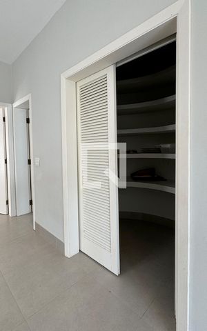 Casa de condomínio para alugar com 500m², 3 quartos e 4 vagasDespensa