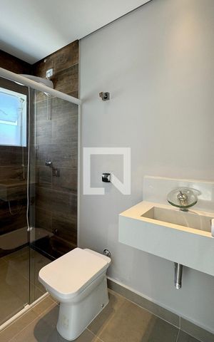 Casa de condomínio para alugar com 500m², 3 quartos e 4 vagasBanheiro