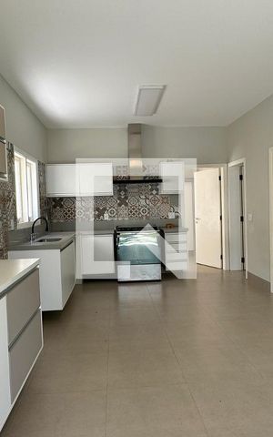 Casa de condomínio para alugar com 500m², 3 quartos e 4 vagasCozinha